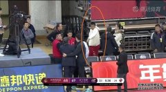 CBA元旦辽宁和江苏比赛主教练与球迷始末曝光啦！