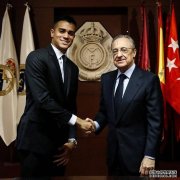 皇家马德里足球俱乐部官方宣布：雷尼尔正式加盟皇家马德里